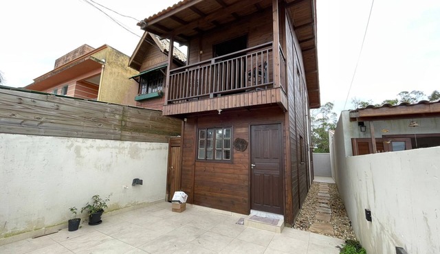 Woody House Chalé - O Refúgio Para sua Família na Praia em Florianópolis in São João do Rio Vermelho Florianópolis