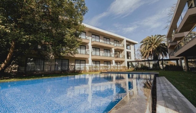 Breathtaking Modern Oasis: Indoor Heated Pool, Outdoor Pool & Free Breakfast