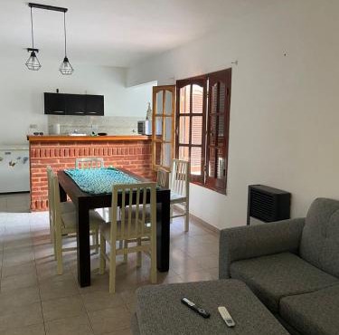 Cómodo departamento en Colón (B) con parrilla
