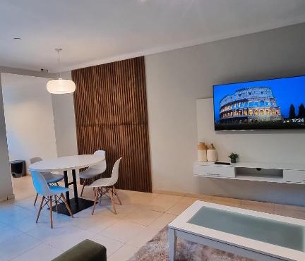 Cómodo departamento con jardín sobre Avenida Libertador