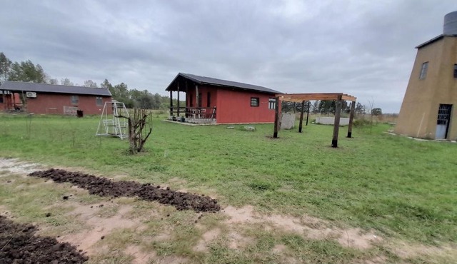 Cabaña con piscina en las afueras de la ciudad