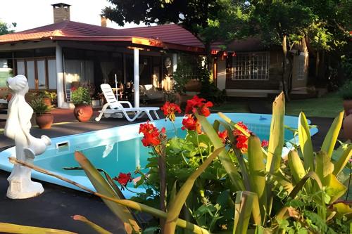 Cabañas con piscina en la entrada de Oberá