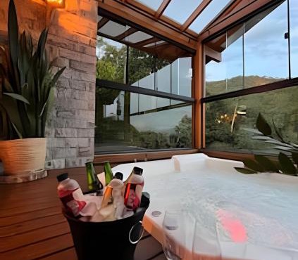 Cabana Jardim dos Pássaros com Hidro e Lareira