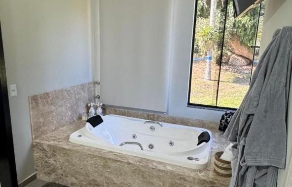 Cabana com hidromassagem em Reserva Natural