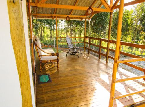 Cabana de Barro com Banheira Refúgio de Paz perto de Curitiba