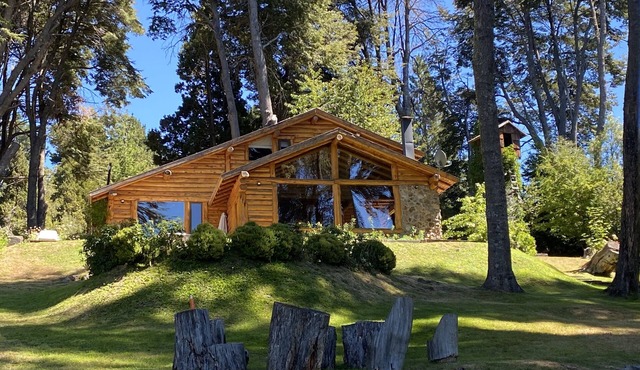 Cabin with coastline on Lake Morenito. PEACE, TRANQUILITY AND FAMILY