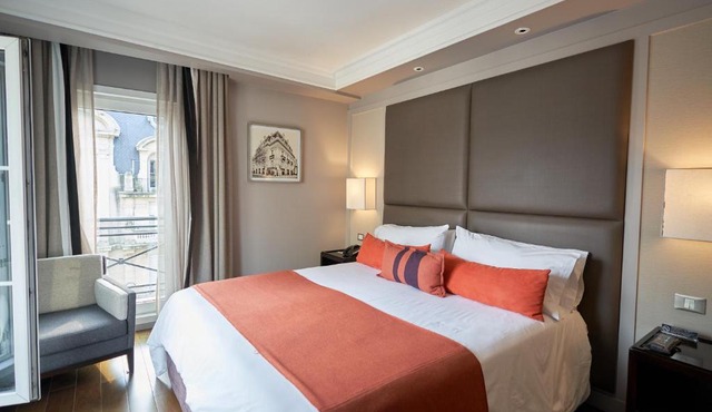 Carles Hotel
