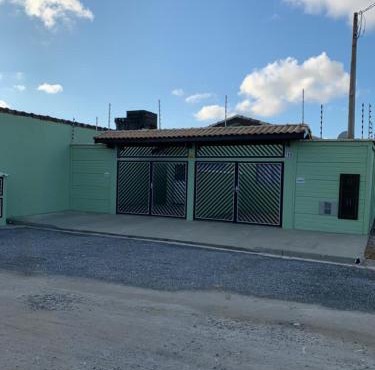 Casa, 1 quadra da praia.