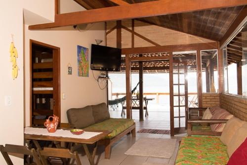 Casa 1 - Você a Varanda e o Mar na Praia dos Ranchos-Trindade Hospeda in Trindade