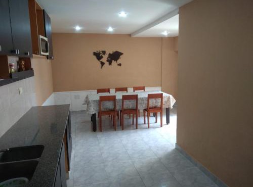 casa amplia, cómoda y céntrica para 5 personas in Necochea