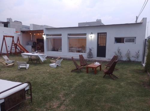 Casa Amplia, Luminosa con Quincho y Pileta!