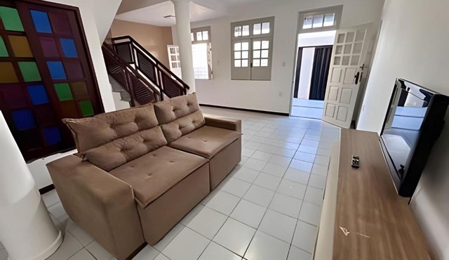 Casa c/AR, 4/4, mt espaçosa em ótima localização in Aracaju