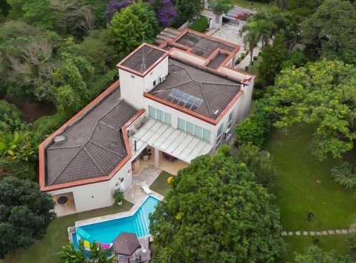 Casa com 4 Quartos - Alto Padrão