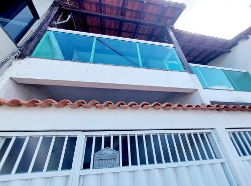 Casa com Ar e Varanda Espaçosa em Cabo Frio