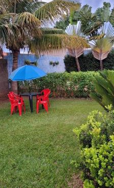Casa com edícula, piscina, ampla área de lazer in Colina