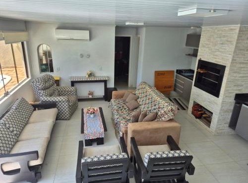 Casa completa Centro de Xangri-lá, perto do mar in Xangri-lá