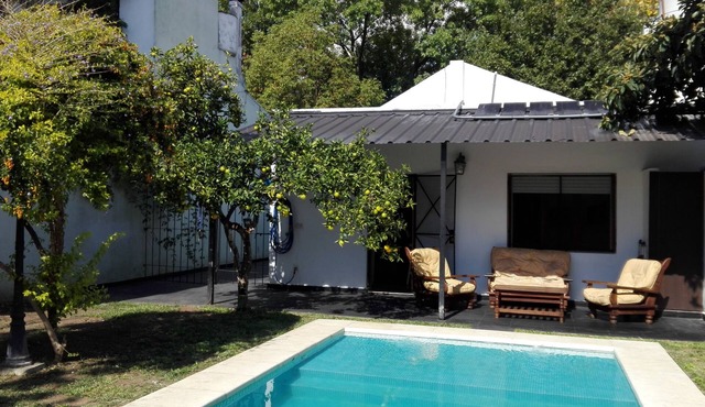 Casa con garage y piscina climatizada