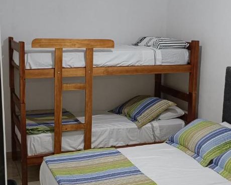 Casa con Piscina y quincho Adonai