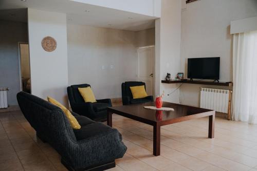 Casa de Campo:4 Habitaciones con piscina y quincho