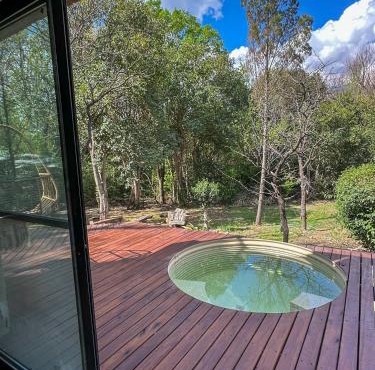 Casa de piedra con jardin y pileta - privada