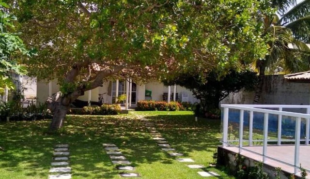 Casa de Praia Arborizada e Ventilada no Condomínio Entre o Encontro do rio e mar