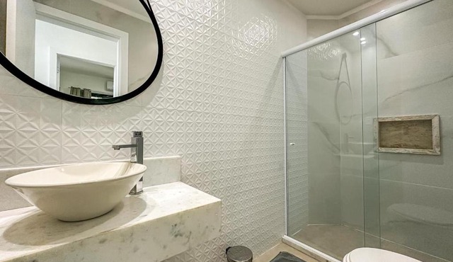 Casa de vidro com piscina e vista para o dedo de Duos