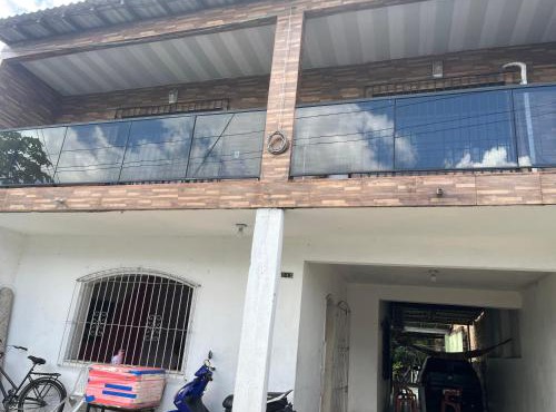 Casa dois andares com varanda