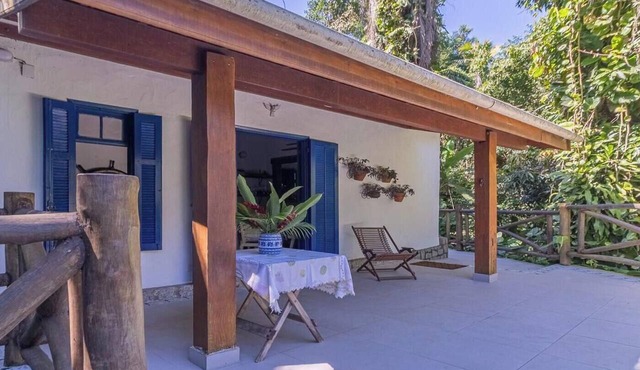 Casa em Ilhabela com Deck Privativo no Mar in sao sebastiao