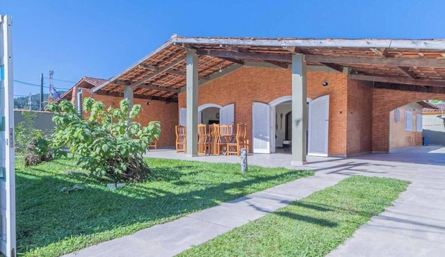 Casa em Ubatuba com Churrasqueira a 350m da Praia do Lazaro in Ubatuba
