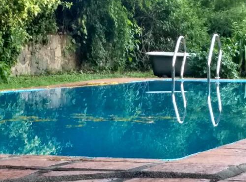 casa en las sierras piscina y rio cerca