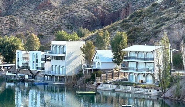 Casa en Los Reyunos, Ubicación perfecta Frente al lago