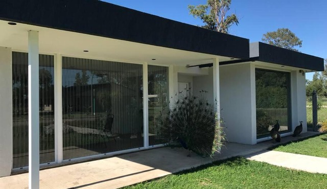 Casa frente al lago en barrio privado