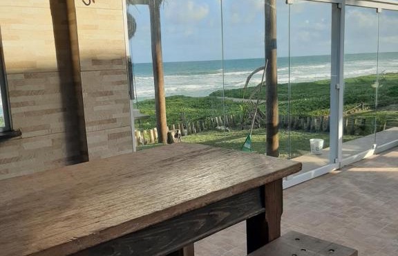 Casa Frente Mar in Arembepe