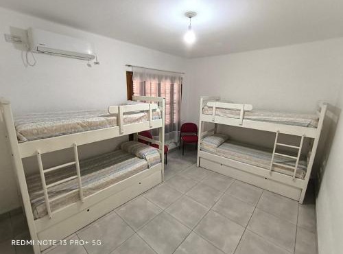 Casa hasta 10 personas.