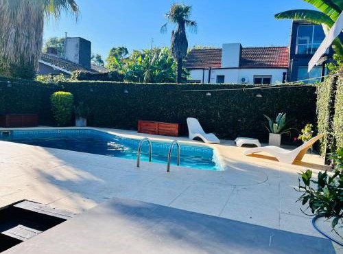 Casa hermosa piscina con parrilla