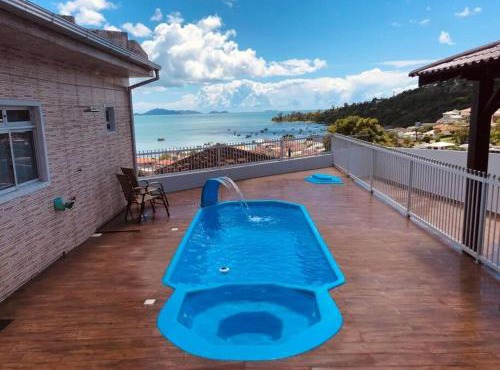 Casa mirante com piscina em Governador Celso Ramos