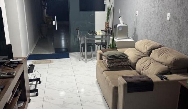 Casa no Centro da cidade com garagem coberta, suite e cama de casal in Mogi Mirim