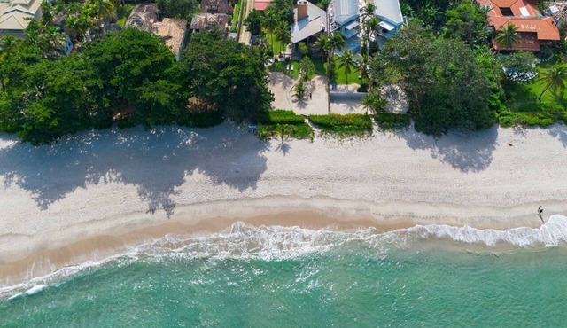 Casa Pé na Areia c/ Cenário Privilegiado em Guaecá