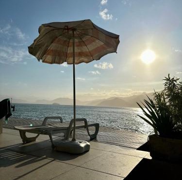 Casa pé na areia na Ilha Jardim Mangaratiba RJ