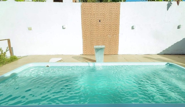 Casa pet-friendly com piscina de frente para o mar