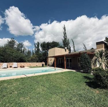 Casa quinta con pileta zona polo club y autodromo RIO IV