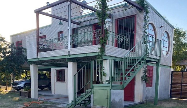 Casa sobre el rio