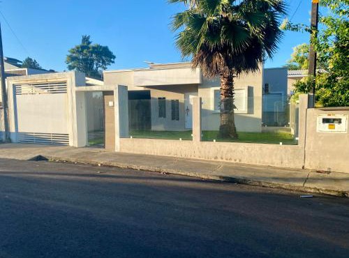 Casa térrea para família no centro de Ametista!