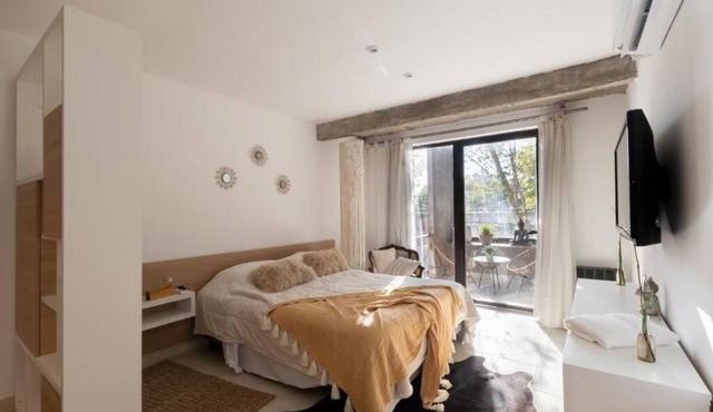 CB Mona Suites