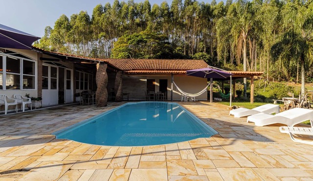 Chácara ótima localização, piscina e churrasqueira