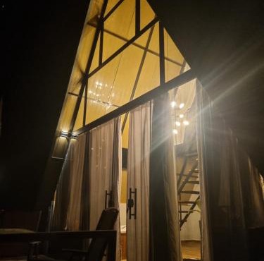 Chalé 1 com hidro, lareira e café da manhã