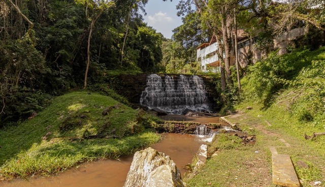 Chalé c Churrasqueira, Cachoeira e Trilha