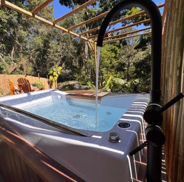 Chalé de Vidro com Hidro, Lago e Pet Friendly próx a Rota do Vinho
