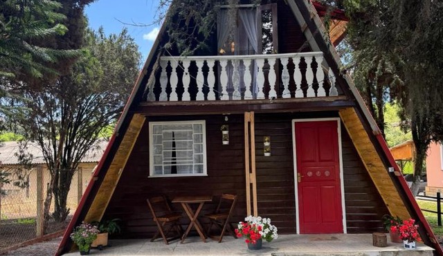 Chalé estilo Europeu A-frame Oma Haus