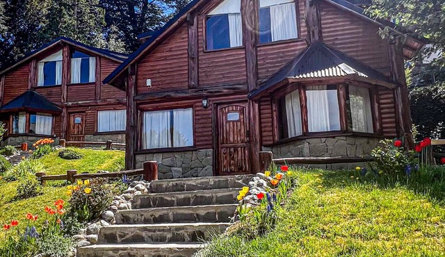 Charming cabin in Bariloche, near the lakes and Puerto Pañuelos.